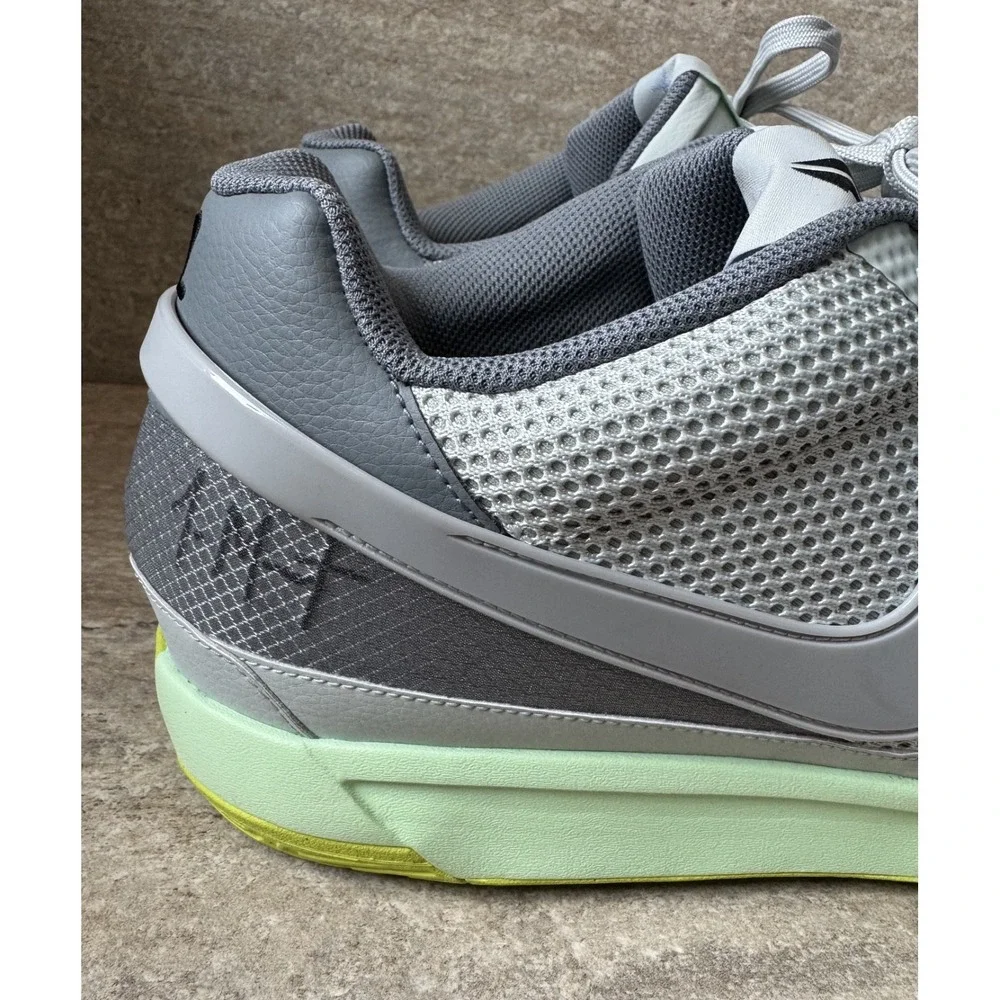 Nike Men's Light Gray and Lime Green Athletic Shoes